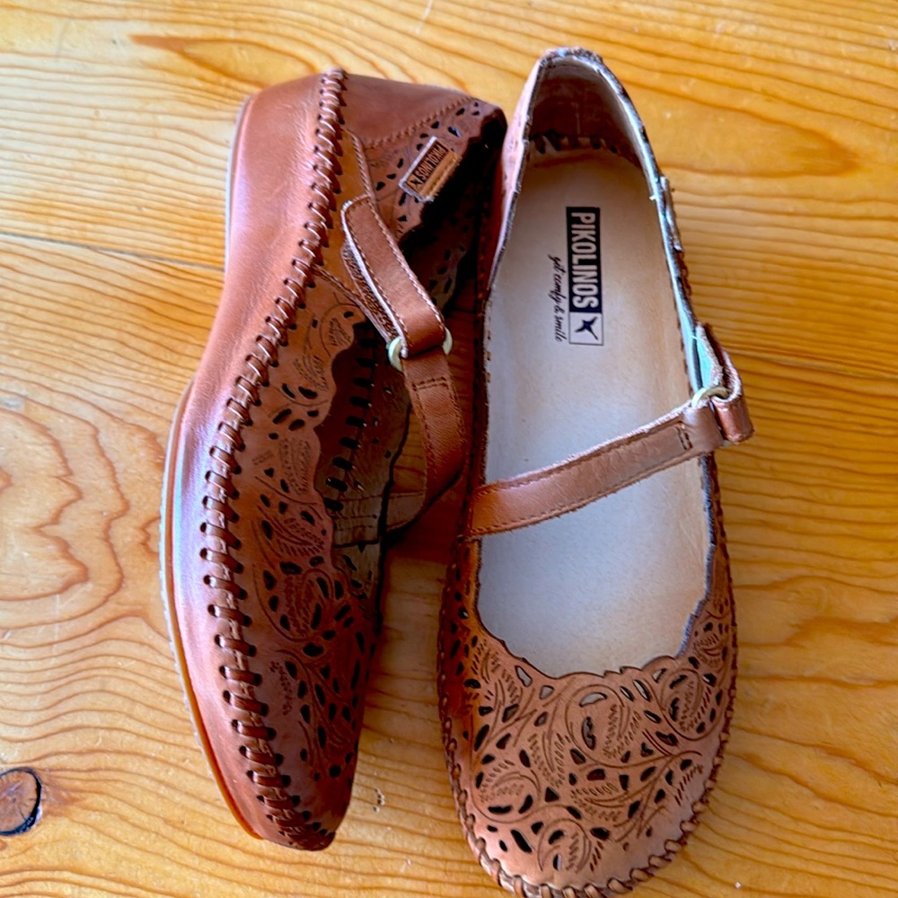 Pikolinos Puerto Vallarta flats
New w/out box
Size:37
List Price:$185